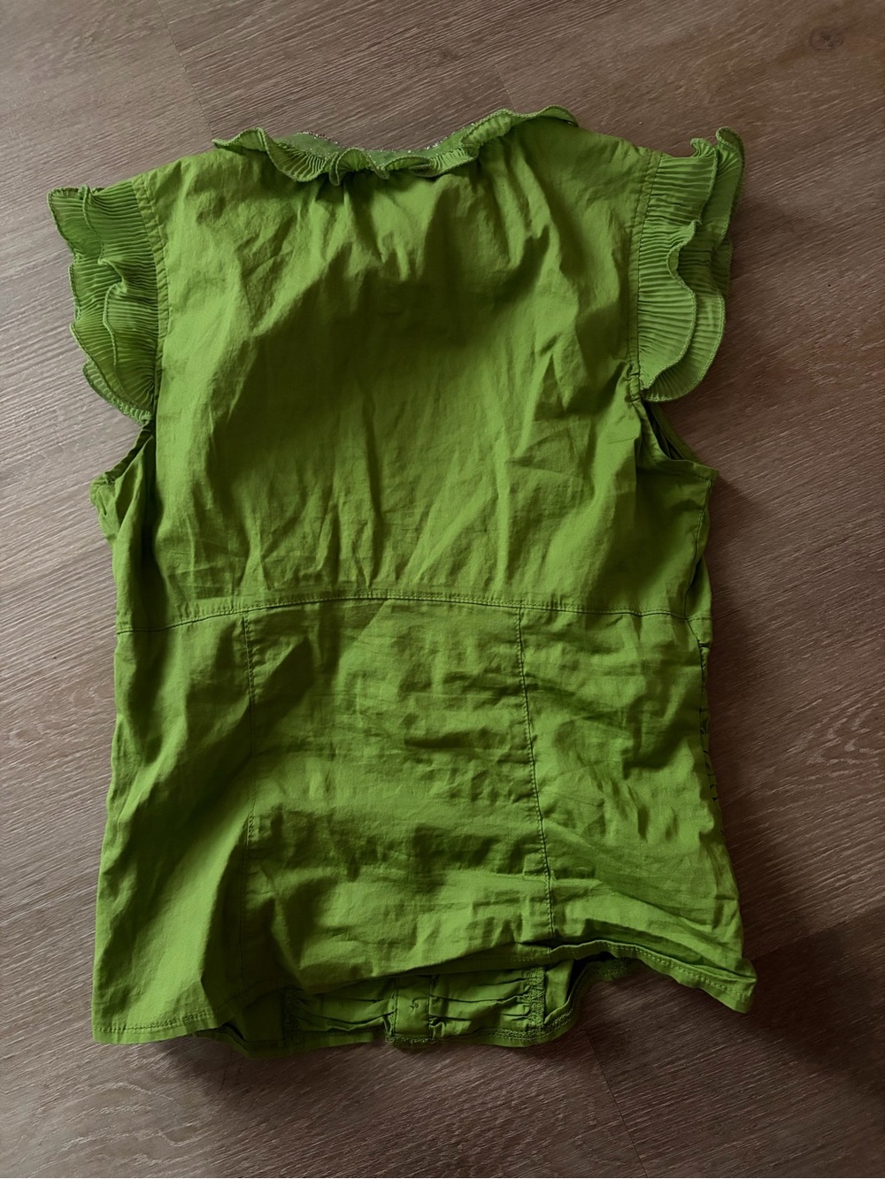Evierose Green Ruffle-Front Button Blouse - Picture 8 of 9